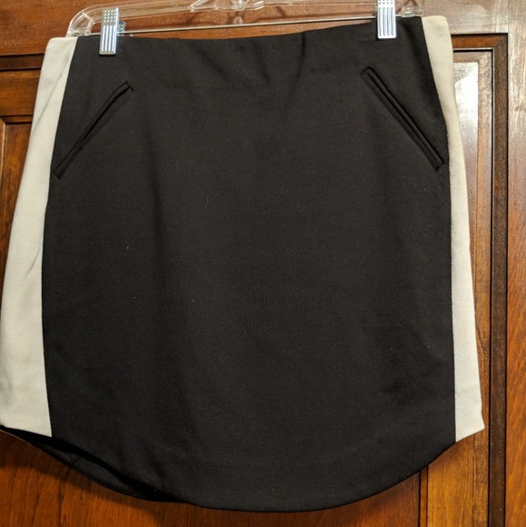 Skirt - Picture 2 of 3